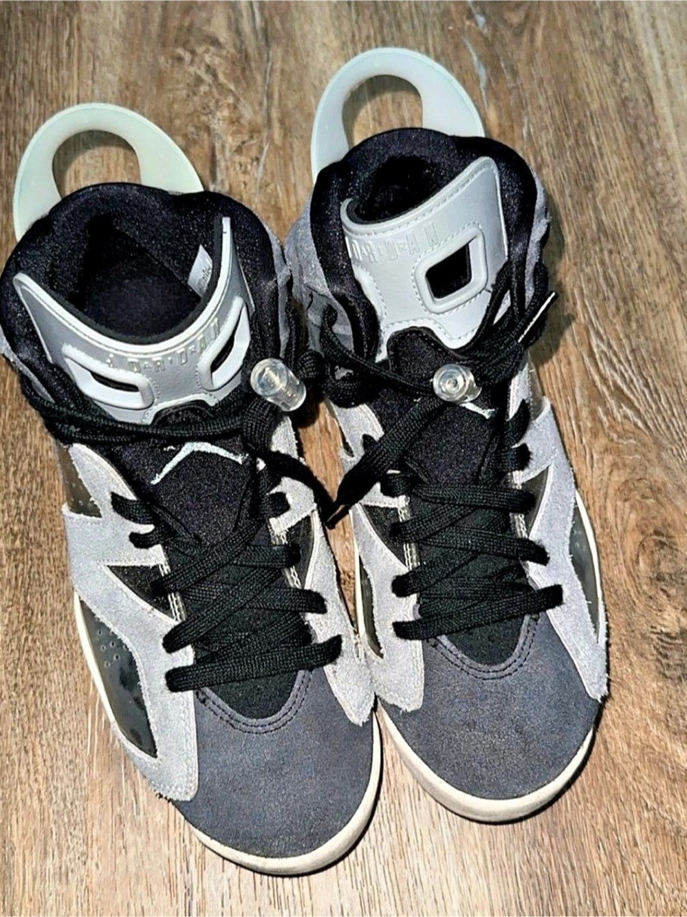 Women’s air Jordan 6 retro
Tech chrome